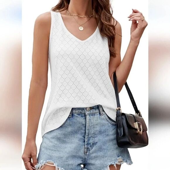 Women's Eyelet Lace Sleeveless Tank Top Blouse Flowy Cottagecore Size Lg NWT - Picture 1 of 7